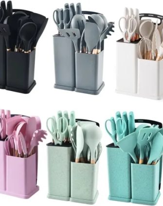 Hot Selling 19-piece Set of Silica Gel Kitchen Utensil Set With Wooden Handle and Cuttings Board Storage Bucket